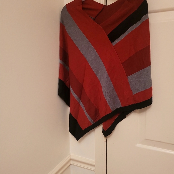 Cape - Picture 3 of 3